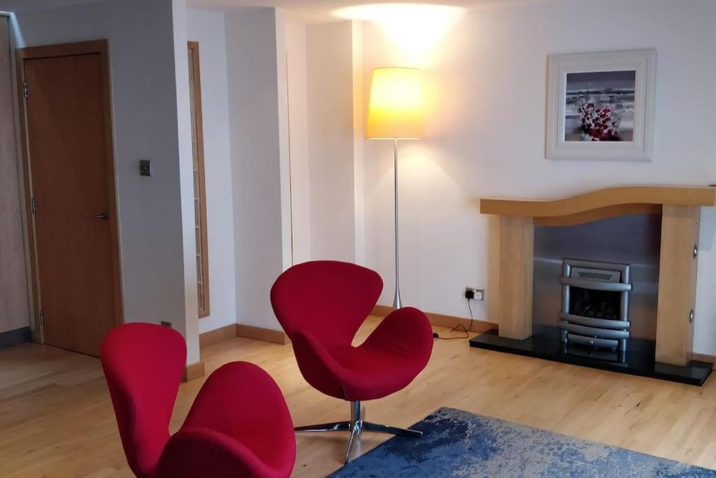 West End & Eicc With Parking Appartement